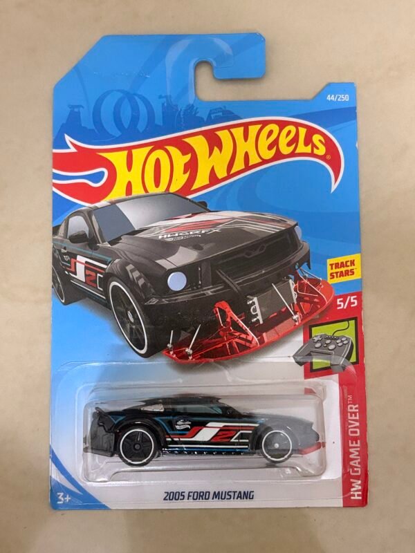 HOT WHEELS - 2005 FORD MUSTANG - WITH SPECIAL FEATURE - 6C Imported Card