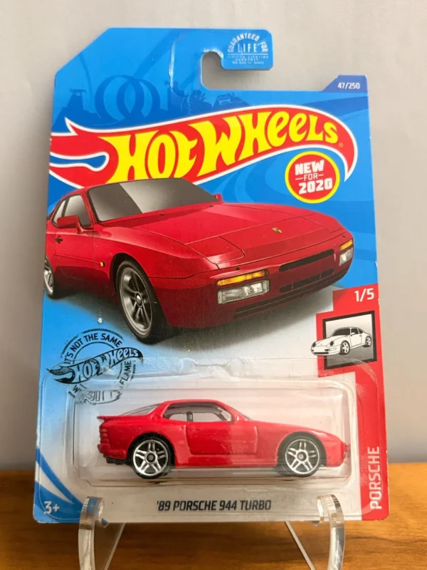 Hot Wheels 89 Porsche 944 Turbo Red Imported US card